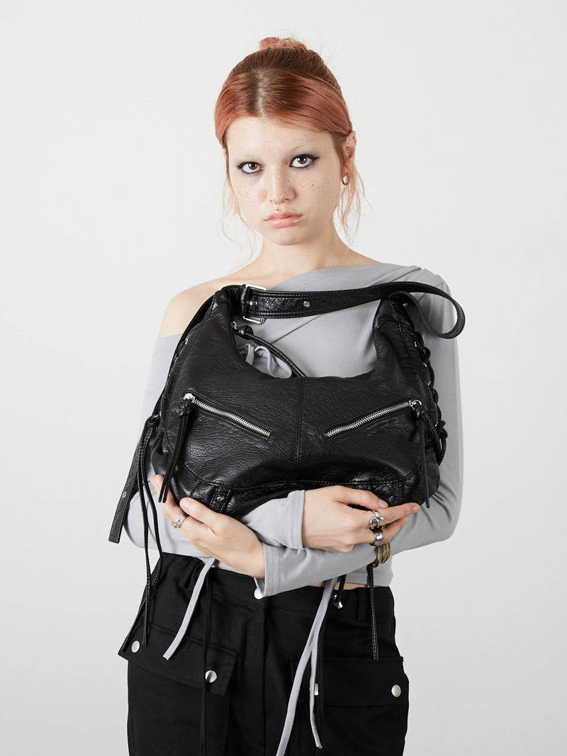 EYELET HAND BAG / BLACK
