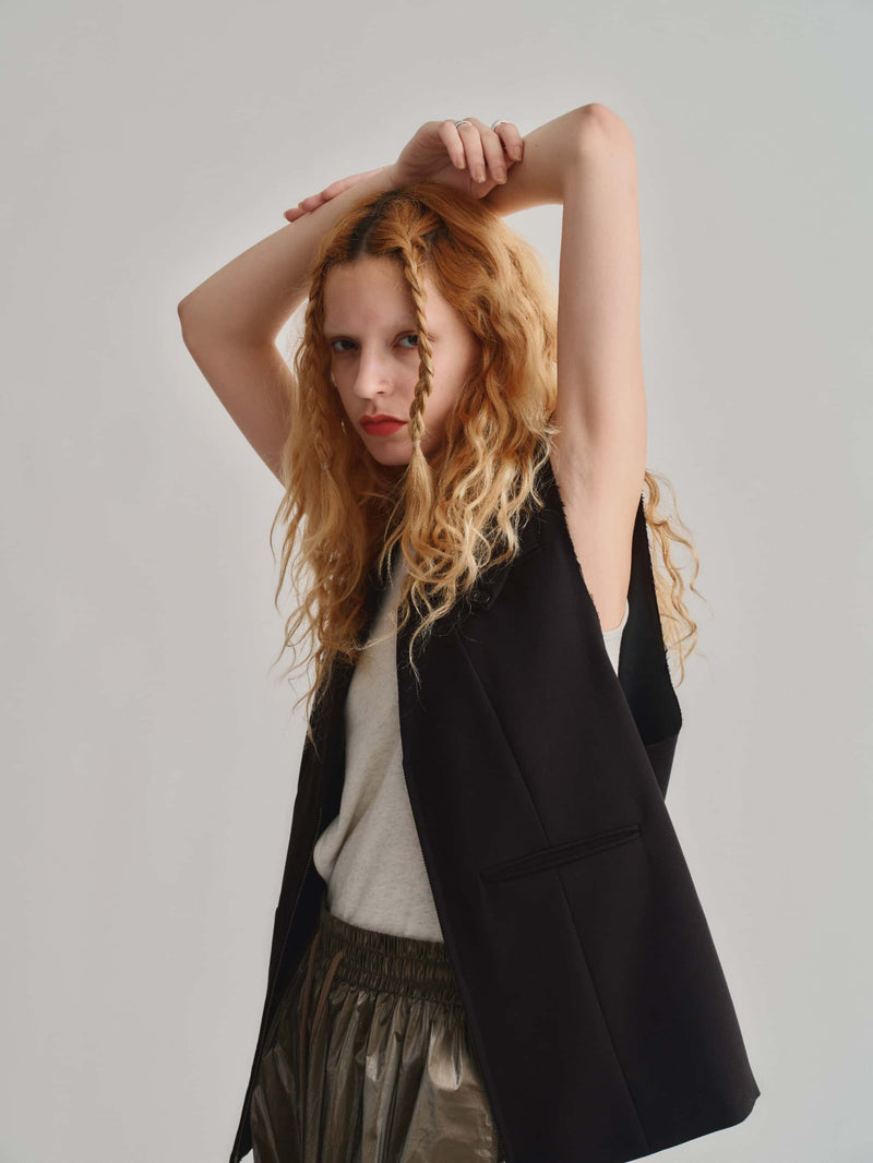 FRONT ZIP OVER VEST / BLACK