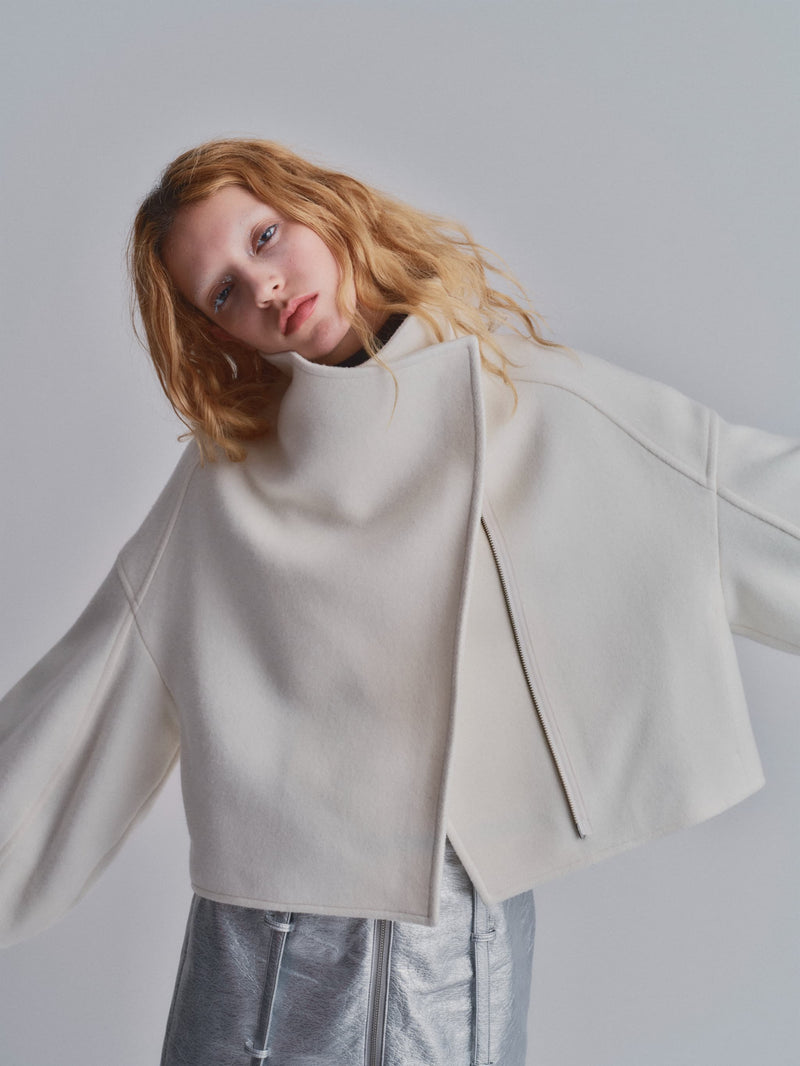 HIGH NECK WOOL SHORT COAT / WHITE