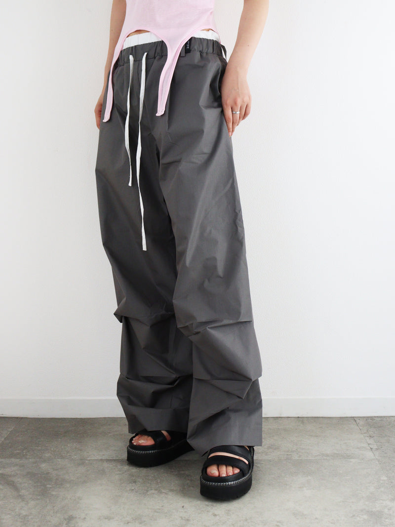 LAYERED TUCK PANTS / GRAY