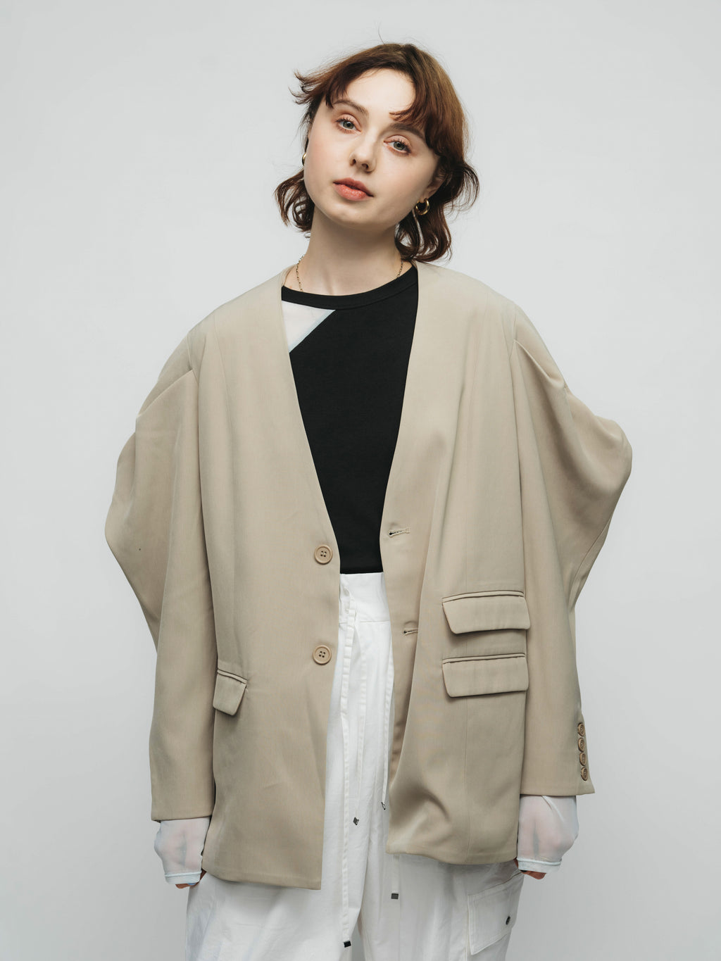 POINTY SHOULDER LOOSE JACKET / BEIGE