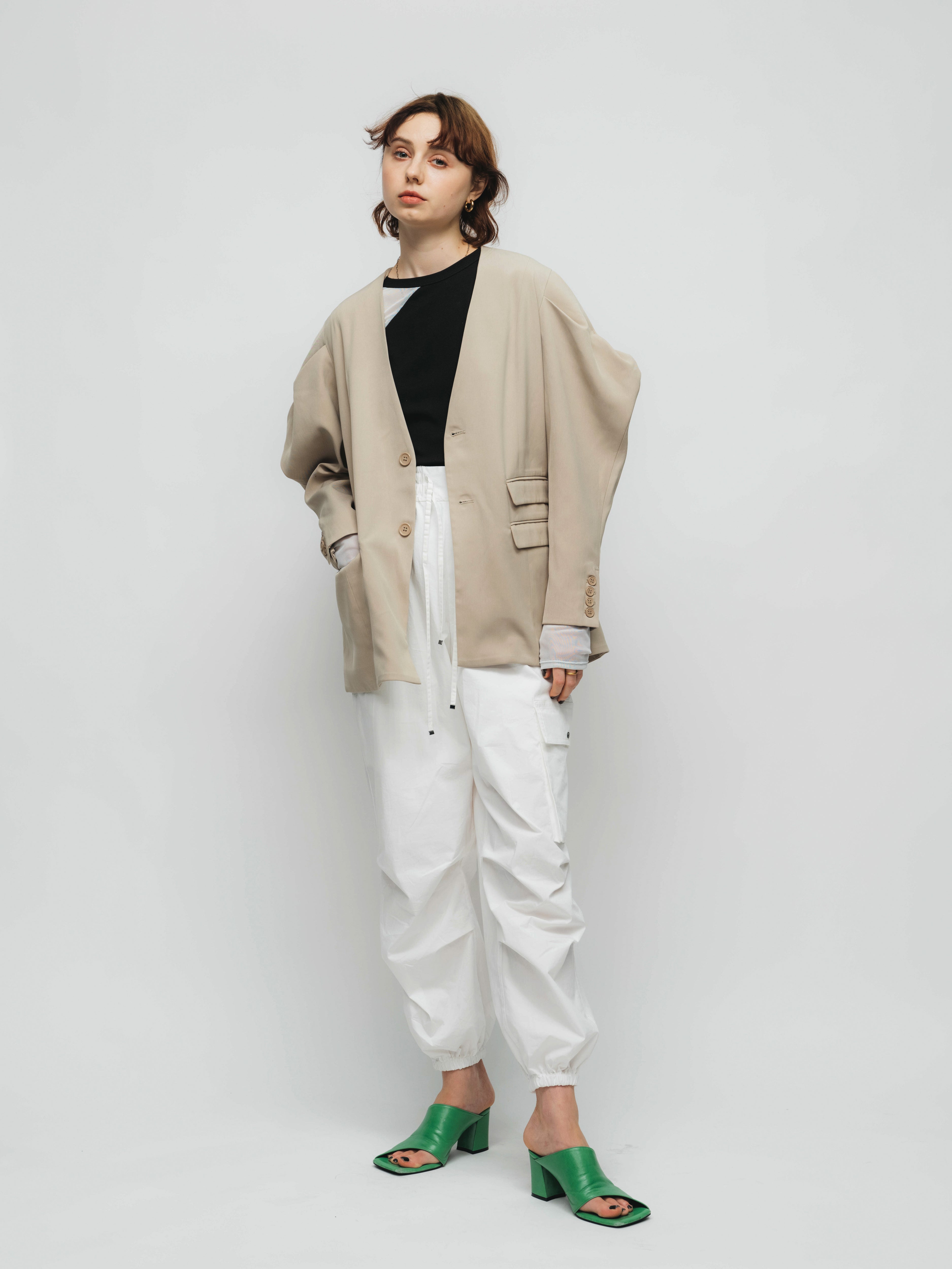 POINTY SHOULDER LOOSE JACKET / BEIGE